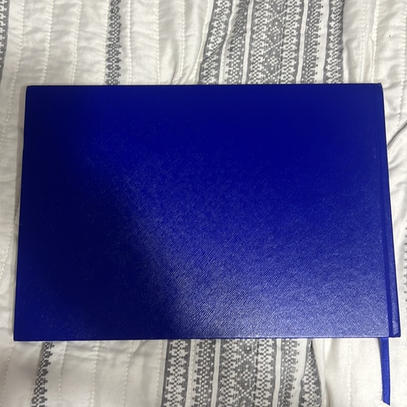 Authentic Gucci Holiday 2019 Book - Picture 2 of 6